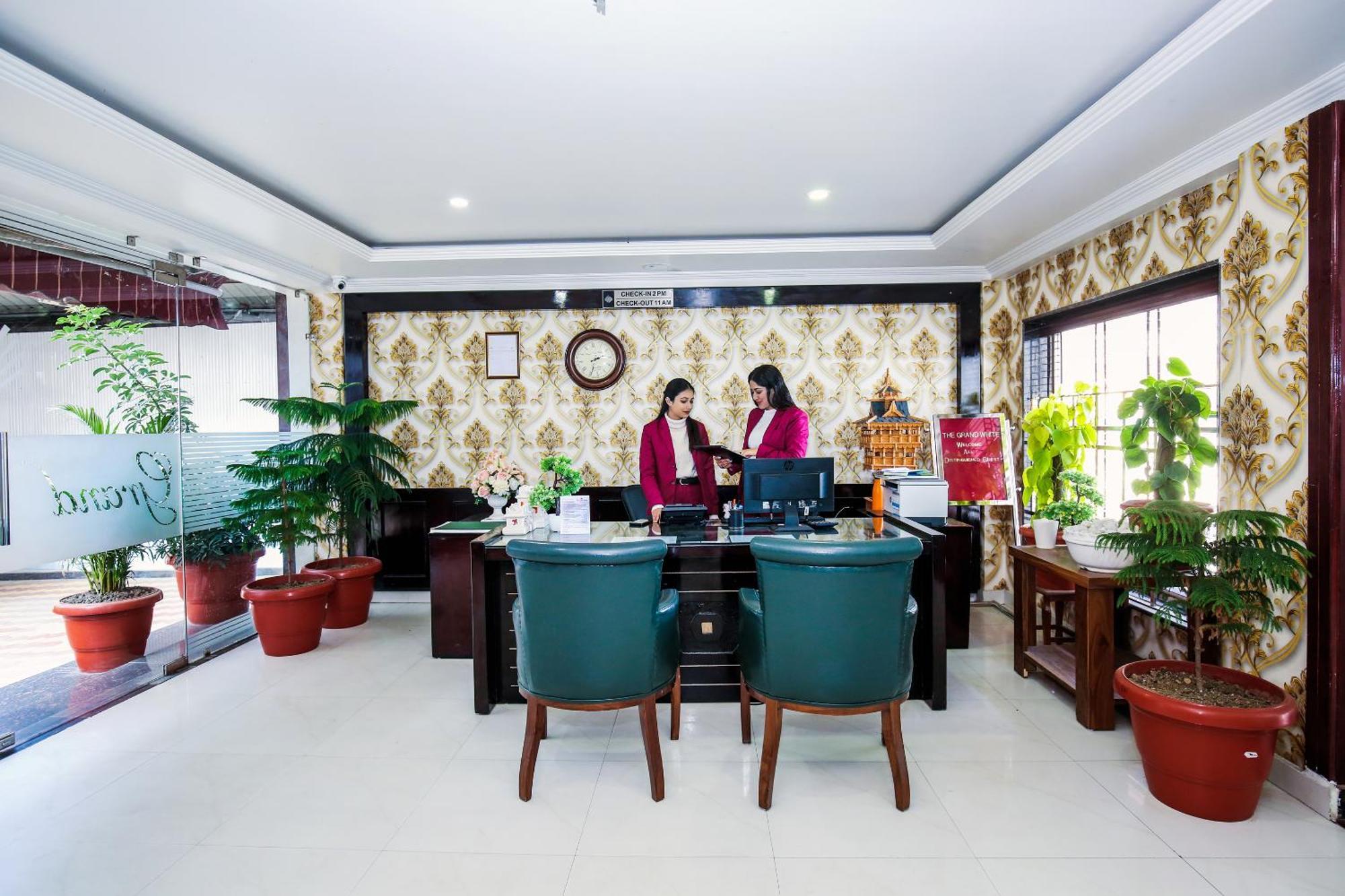 Hotel White Grand Shimla - In City Centre - A Centrally Ac Hotel Экстерьер фото